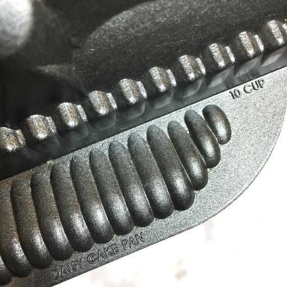 Nordic Ware Daisy Cake Pan-  9x13.5 Heavy Cast Aluminum made in the USA - Picture 10 of 13